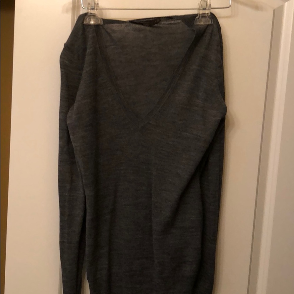 Super cute thin v neck sweater